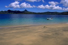 Archipel-des-Comores;-Bambo;-Embarcation;-France;-Îlot;-Kaleidos;-Kaleidos-images;-La-parole-à-limage;-Lagon;-Laurent-Abad;-Mayotte;-Océan-Indien;-Plage;-Relief;-Sable;-Stories-Pictures;-Turquoise